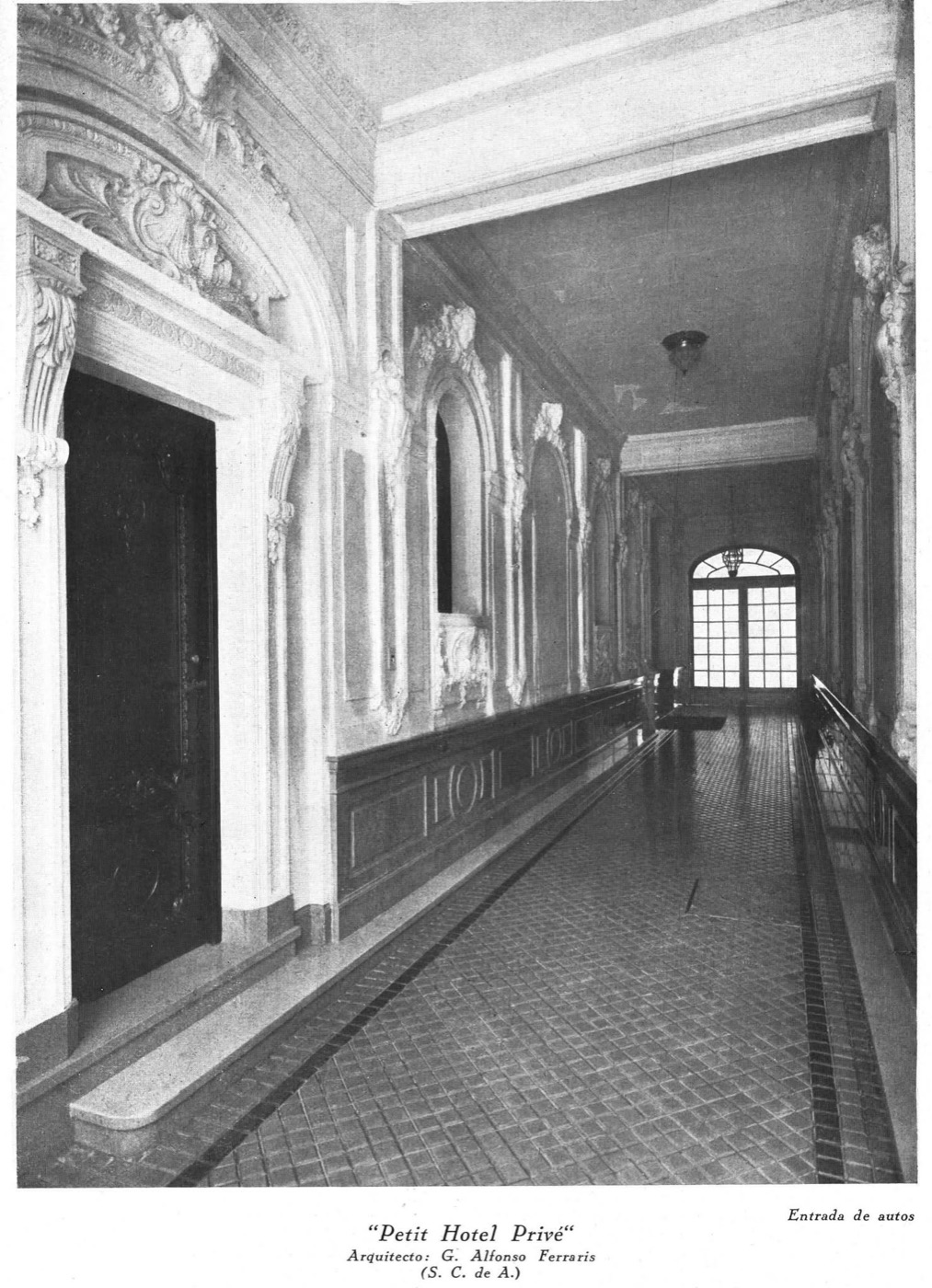Entrada de autos del palacete